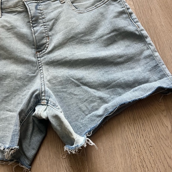 Express Women's Denim Shorts Size 10 - Picture 6 of 11